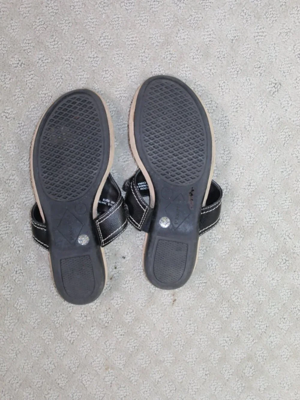 St. John's Bay Size 7M Black Faux Leather Cushioned Thong Sandals